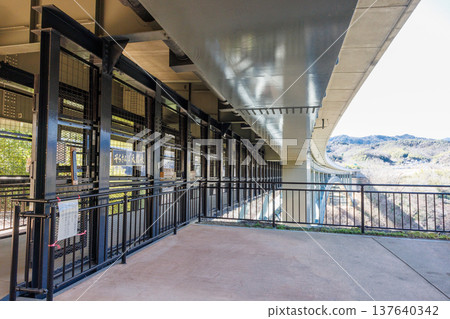 橋樑結構優美的曲線:空中步道天龍橋建築景觀 橋樑結構優美的曲線:空中步道天龍橋建築景觀 137640342