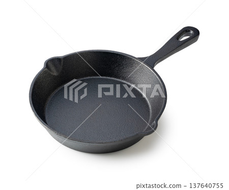 空煎鍋,白色背景 空煎鍋,白色背景 137640755