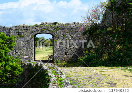 中城遺址:琉球王國的一座古老城堡 中城遺址:琉球王國的一座古老城堡 137640823