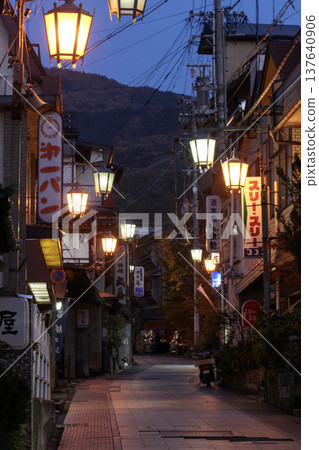 澀溫泉夜景街景 澀溫泉夜景街景 137640906