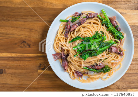 Rape blossom and firefly squid pasta Japanese-style spaghetti made with spring ingredients Rape blossom and firefly squid pasta Japanese-style spaghetti made with spring ingredients 137640955