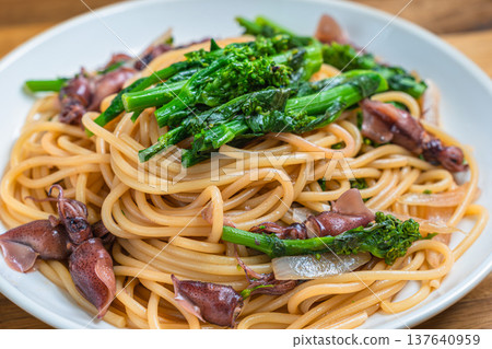 Rape blossom and firefly squid pasta Japanese-style spaghetti made with spring ingredients Rape blossom and firefly squid pasta Japanese-style spaghetti made with spring ingredients 137640959