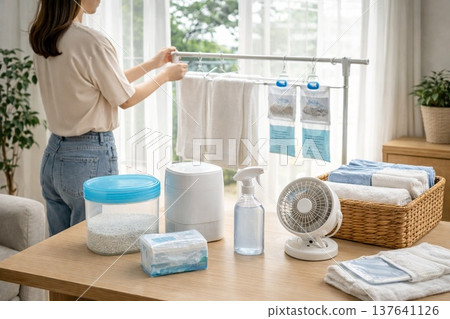 雨季來臨前就開始在室內晾曬衣物，並準備好除濕產品。 137641126