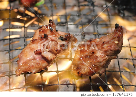 黑毛和牛牛肉烤肉 黑毛和牛牛肉烤肉 137641175
