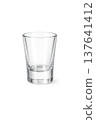 合成材料小酒杯 137641412