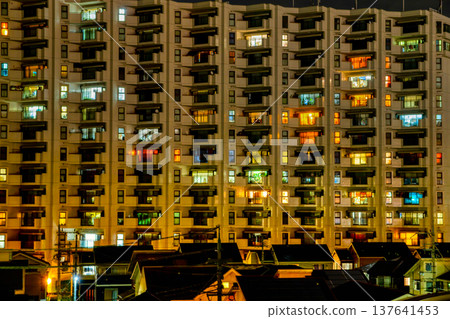 Image of living in an old apartment 137641453