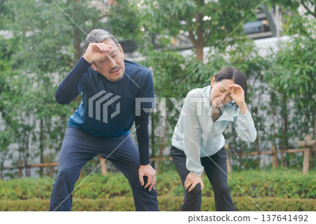 A couple who were tired from jogging 137641492