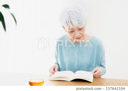 Senior woman reading Senior woman reading 137642104