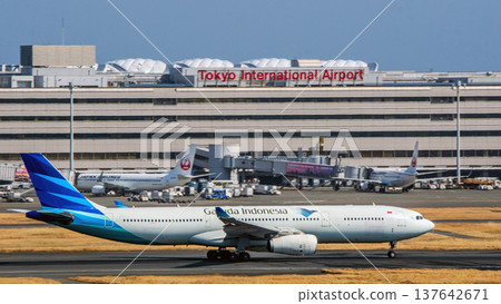 Haneda Airport Garuda Airlines terminal plane Haneda Airport Garuda Airlines terminal plane 137642671