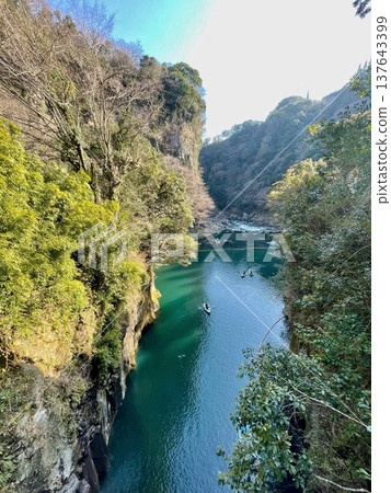 宮崎縣旅遊勝地：碧綠的高千穗峽和遊船 137643399