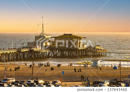 洛杉磯聖莫尼卡碼頭的日落 137643488