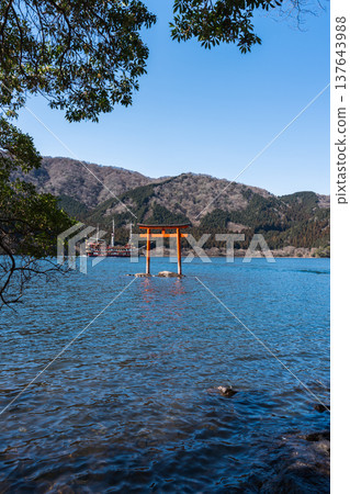 A view of the underwater torii gate of Kuzuryu Shrine standing on the surface of Lake Ashi in Hakone, along with a sightseeing boat. A view of the underwater torii gate of Kuzuryu Shrine standing on the surface of Lake Ashi in Hakone, along with a sightseeing boat. 137643988