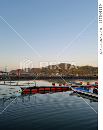 It's a fishing village scene. It's a fishing village scene. 137644119