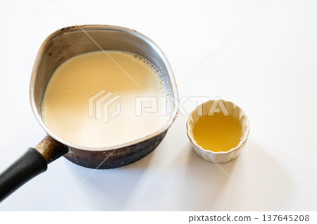 用牛奶和醋製作鄉村起司 - 配料 用牛奶和醋製作鄉村起司 - 配料 137645208