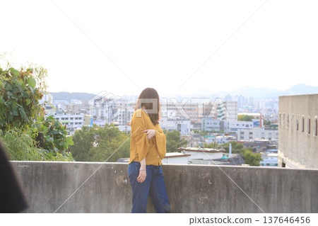 看著視圖的女人 看著視圖的女人 137646456