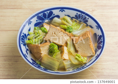 水煮油炸豆腐和白菜 137649001