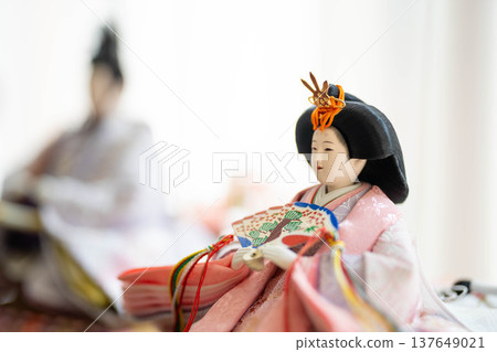 Hina dolls (male and female dolls) / Hina Matsuri, a traditional Japanese event. 137649021