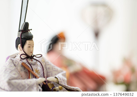 Hina dolls (male and female dolls) / Hina Matsuri, a traditional Japanese event. 137649032