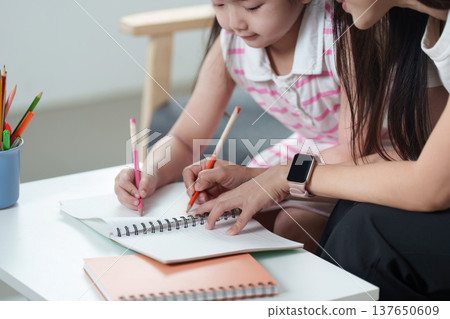 Creative learning Mother and daughter drawing together 137650609