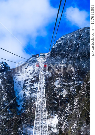 Gozaisho-dake Ropeway in the middle of winter Gozaisho-dake Ropeway in the middle of winter 137651092