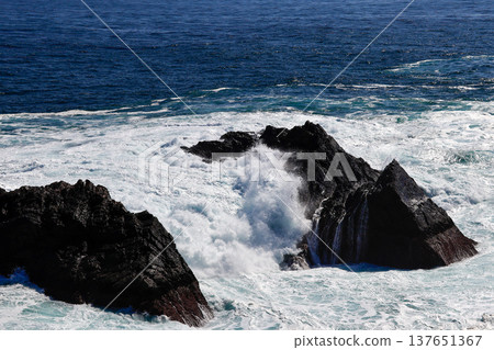 Rough waves crashing against the shore Rough waves crashing against the shore 137651367