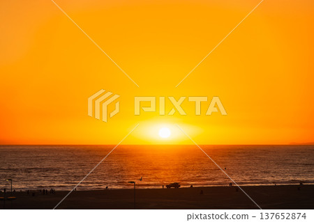 洛杉磯聖莫尼卡海灘的日落 洛杉磯聖莫尼卡海灘的日落 137652874