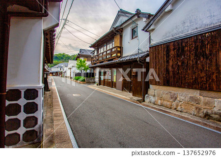 電影版《夏目友人帳》的拍攝地點:熊本縣宇喜市松合白牆倉庫街 電影版《夏目友人帳》的拍攝地點:熊本縣宇喜市松合白牆倉庫街 137652976