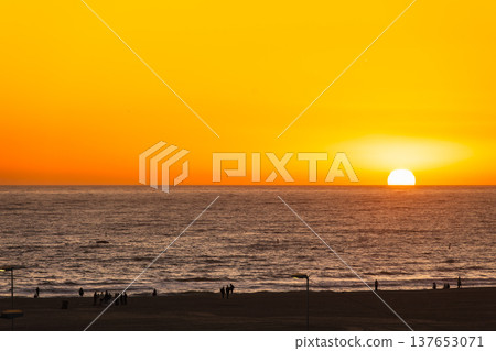 洛杉磯聖莫尼卡海灘的日落 洛杉磯聖莫尼卡海灘的日落 137653071