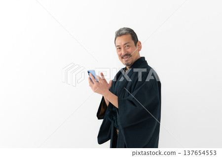一個穿著和服的男人 137654553