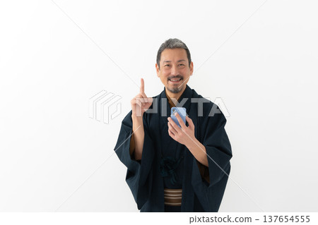 一個穿著和服的男人 137654555