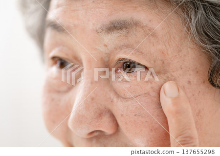 高級女人的眼睛 137655298