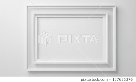 以優雅純白為基調的抽象畫框。 137655376