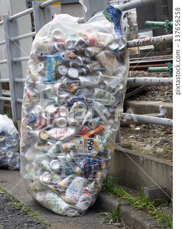 Recycle of empty cans Recycle of empty cans 137656258