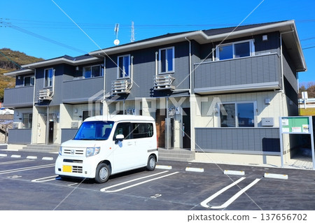 出租公寓和住宅區的形象 137656702