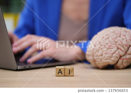 Exploring the connections between artificial intelligence and human cognition in a modern workspace scenario 137656853