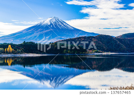[Yamanashi Prefecture_Mt. Fuji_Lake Kawaguchi] Autumn in Lake Kawaguchi and Mt. Fuji in November 137657465
