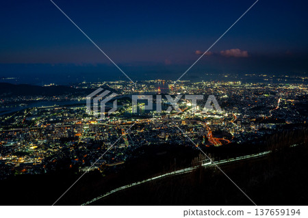 從佐良山展望台上眺望北九州市的夜景 137659194
