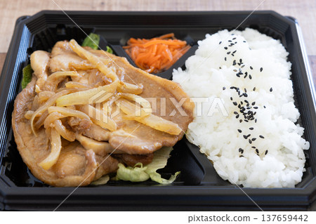 美味的豬肉薑烤午餐 137659442