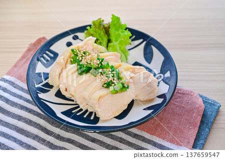 鮮嫩多汁的蒸雞 鮮嫩多汁的蒸雞 137659547