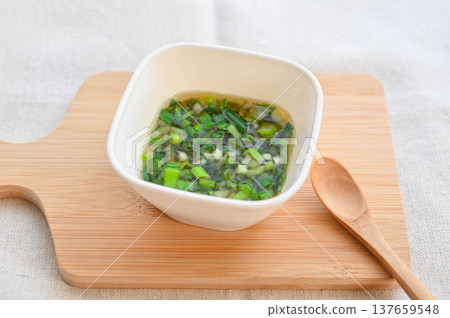 Handmade green onion salt drool 137659548
