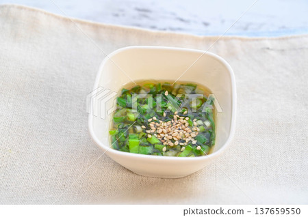 Handmade green onion salt drool 137659550