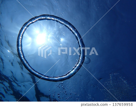 泡泡環和太陽 泡泡環和太陽 137659958