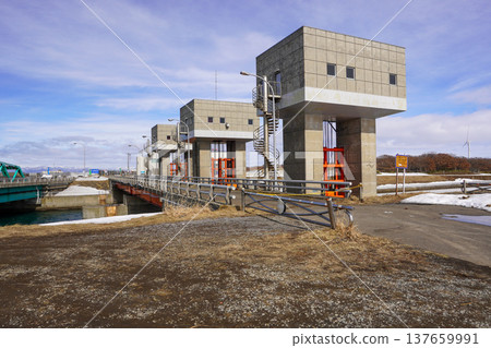 Ishikari Floodway Gate and Ishikari Floodway 137659991