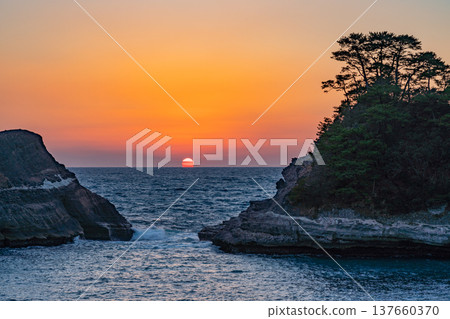 （靜岡縣）西伊豆土賀島日落景色：達摩日落 137660370