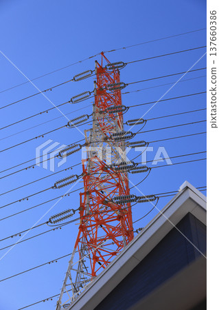 輸電塔和房屋 輸電塔和房屋 137660386