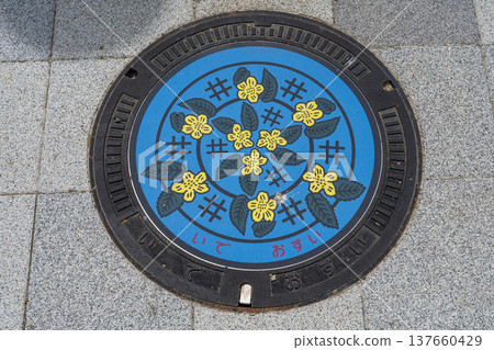 Designer manhole cover in Ide Town, Kyoto Prefecture 137660429