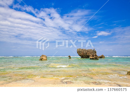 沖繩縣古利島東溪海灘 137660575
