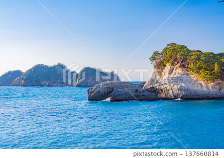 (Shizuoka Prefecture) Nishiizu Town, Dogashima coastline 137660814