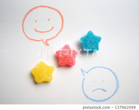Speech bubbles drawn with star-shaped gummies and crayons Speech bubbles drawn with star-shaped gummies and crayons 137662099
