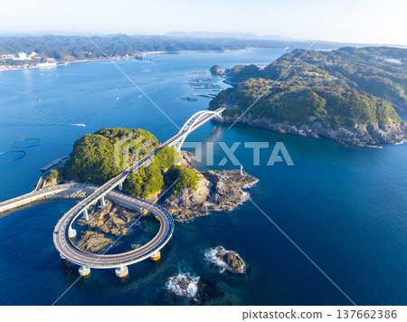 Kushimoto Bridge (Kushimoto Town, Wakayama Prefecture) Kushimoto Bridge (Kushimoto Town, Wakayama Prefecture) 137662386